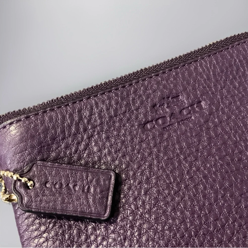 NWOT Coach Burgundy Pebbled-Leather Wristlet/Phone Pouch/Makeup Bag w/Card Slots - Picture 2 of 5